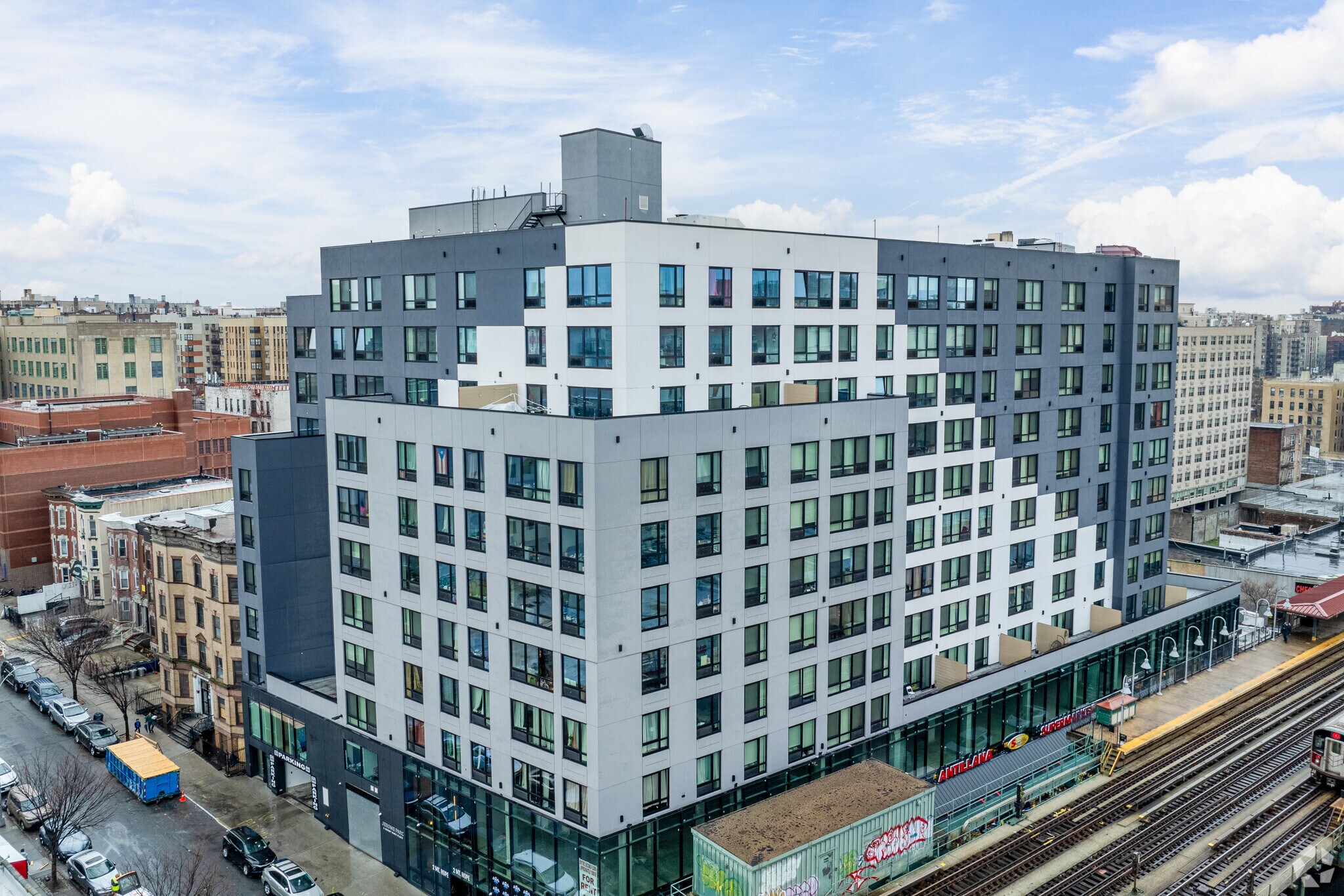 1850 Jerome Ave, Bronx, NY à louer Photo principale– Image 1 sur 33