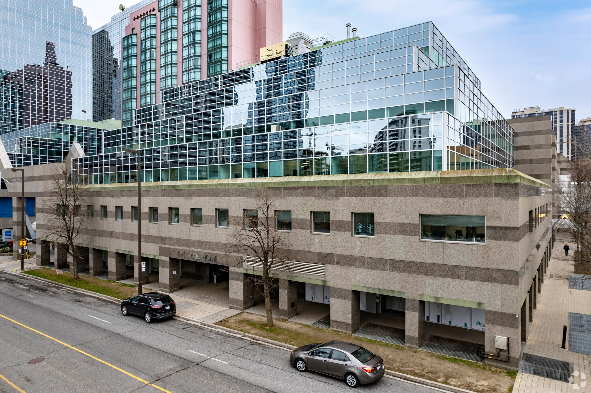 5 Park Home Ave, Toronto, ON à louer Photo de l’immeuble– Image 1 sur 7