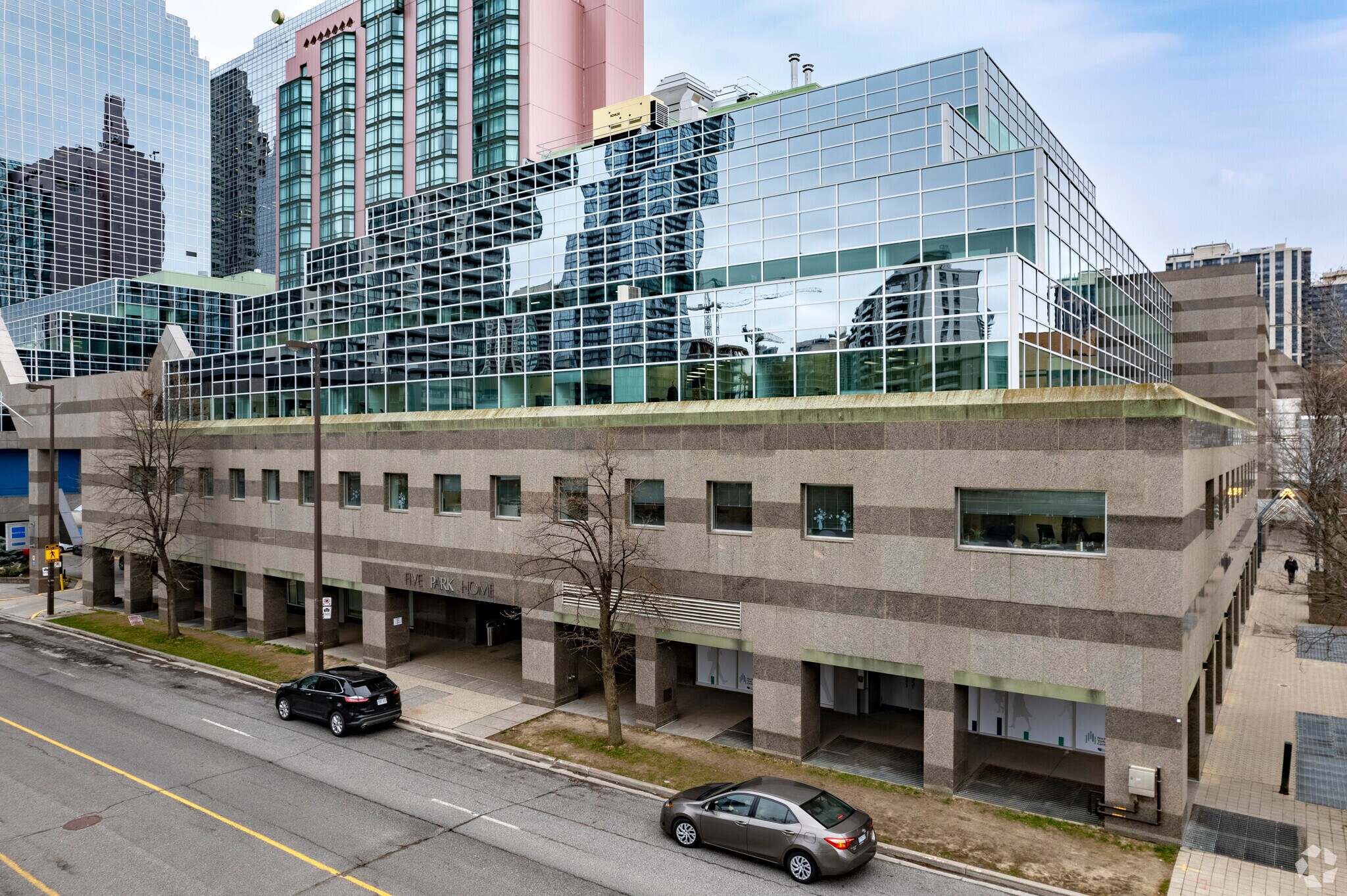 5 Park Home Ave, Toronto, ON à louer Photo principale– Image 1 sur 11