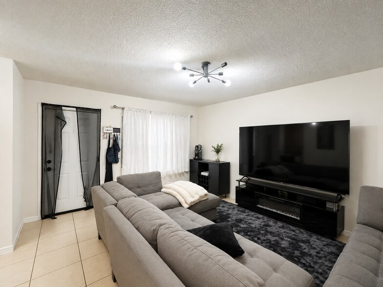 513 NW 22nd Ave, Fort Lauderdale, FL à vendre - Photo de l’immeuble – Image 2 sur 9