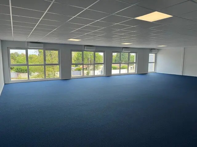 Bureau dans Tresses à vendre - Photo de l’immeuble – Image 2 sur 4