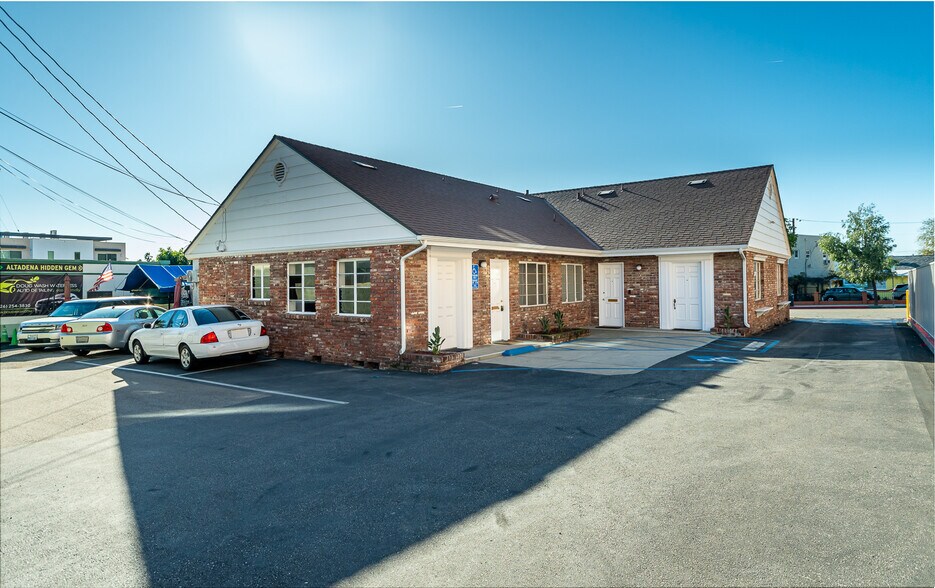 2028 Lake Ave, Altadena, CA à louer - Photo de l’immeuble – Image 2 sur 46