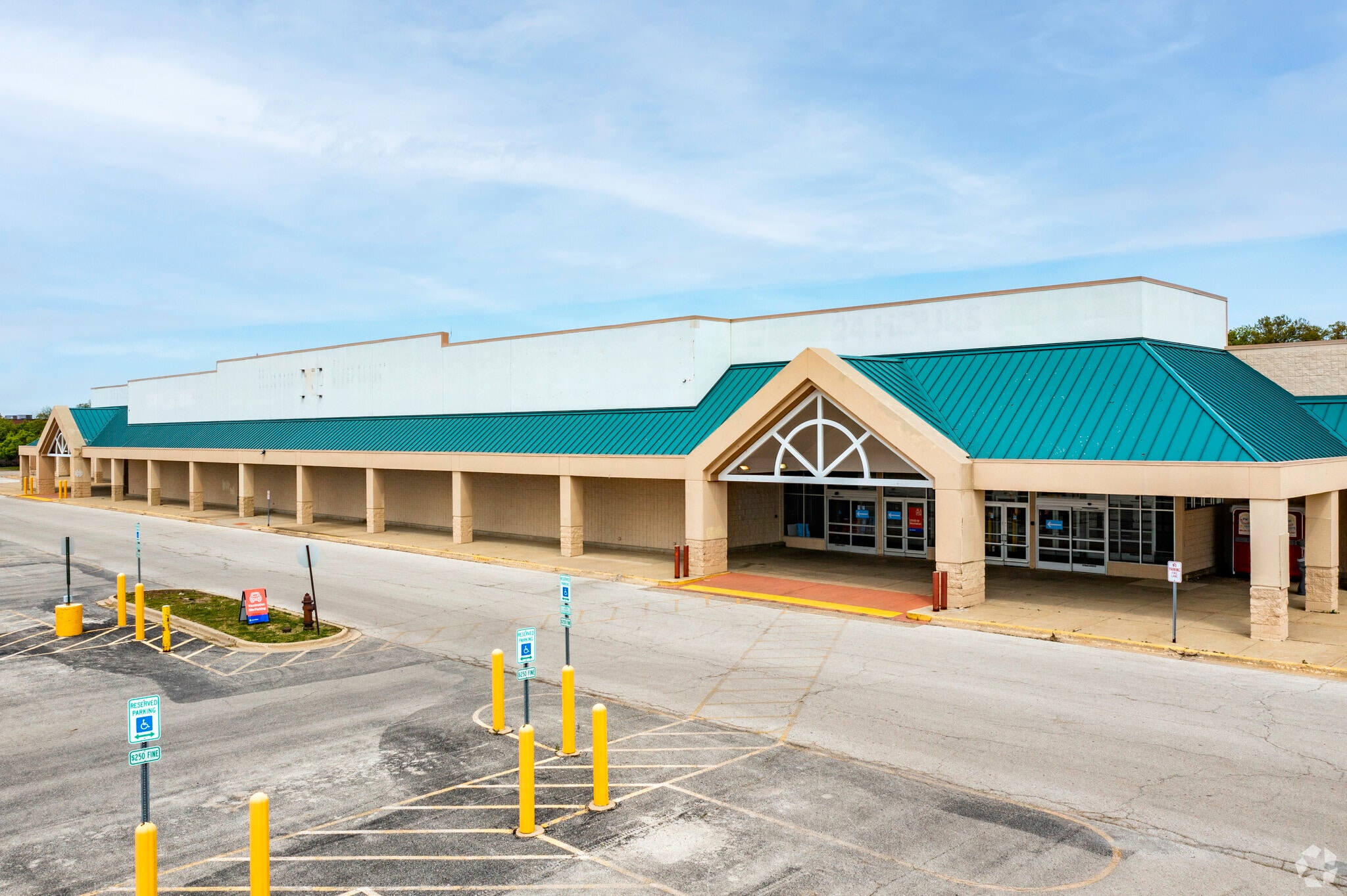 400 E Rollins Rd, Round Lake Beach, IL à louer Photo principale– Image 1 sur 16
