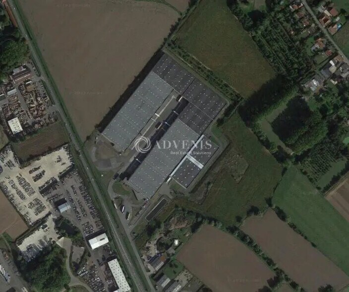 Industriel/Logistique dans Longueil-Sainte-Marie à louer - Photo de l’immeuble – Image 2 sur 3