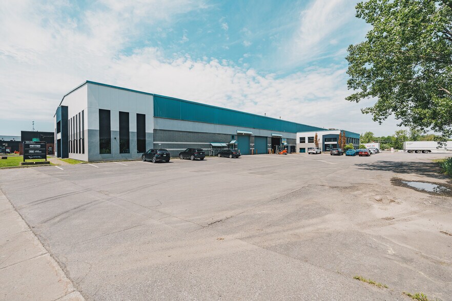 9055 Boul Henri-Bourassa E, Montréal, QC à louer - Photo de l’immeuble – Image 3 sur 9