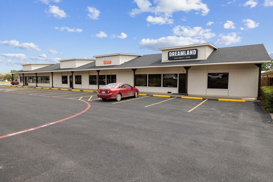 520 N Broadway St, Joshua, TX à louer - Photo de l’immeuble – Image 3 sur 8