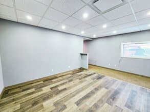 10577 109 St NW, Edmonton, AB à louer Photo de l’immeuble– Image 2 sur 6