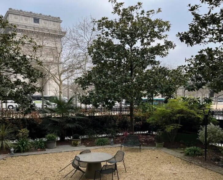 8 Rue De Presbourg, Paris à louer - Photo de l’immeuble – Image 3 sur 20