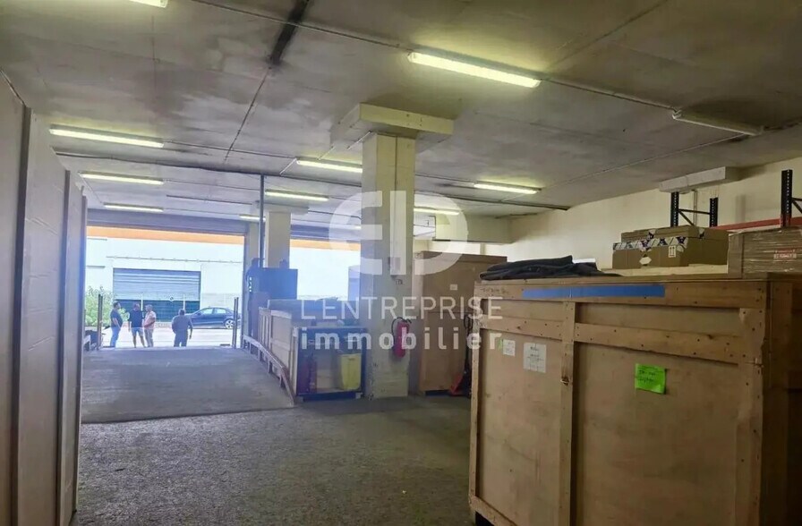 Industriel/Logistique dans Saint-Laurent-du-Var à louer - Photo de l’immeuble – Image 3 sur 9
