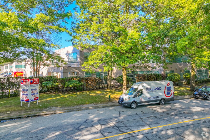 3871 N Fraser Way, Burnaby, BC à louer - Photo de l’immeuble – Image 2 sur 63