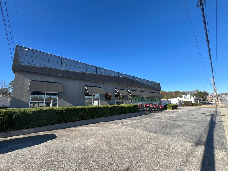 211 N Pleasantburg Dr, Greenville, SC à louer - Photo de l’immeuble – Image 2 sur 68