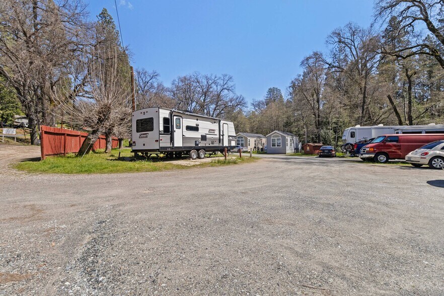 21581 Phoenix Lake Rd, Sonora, CA à vendre - Photo de l’immeuble – Image 3 sur 7