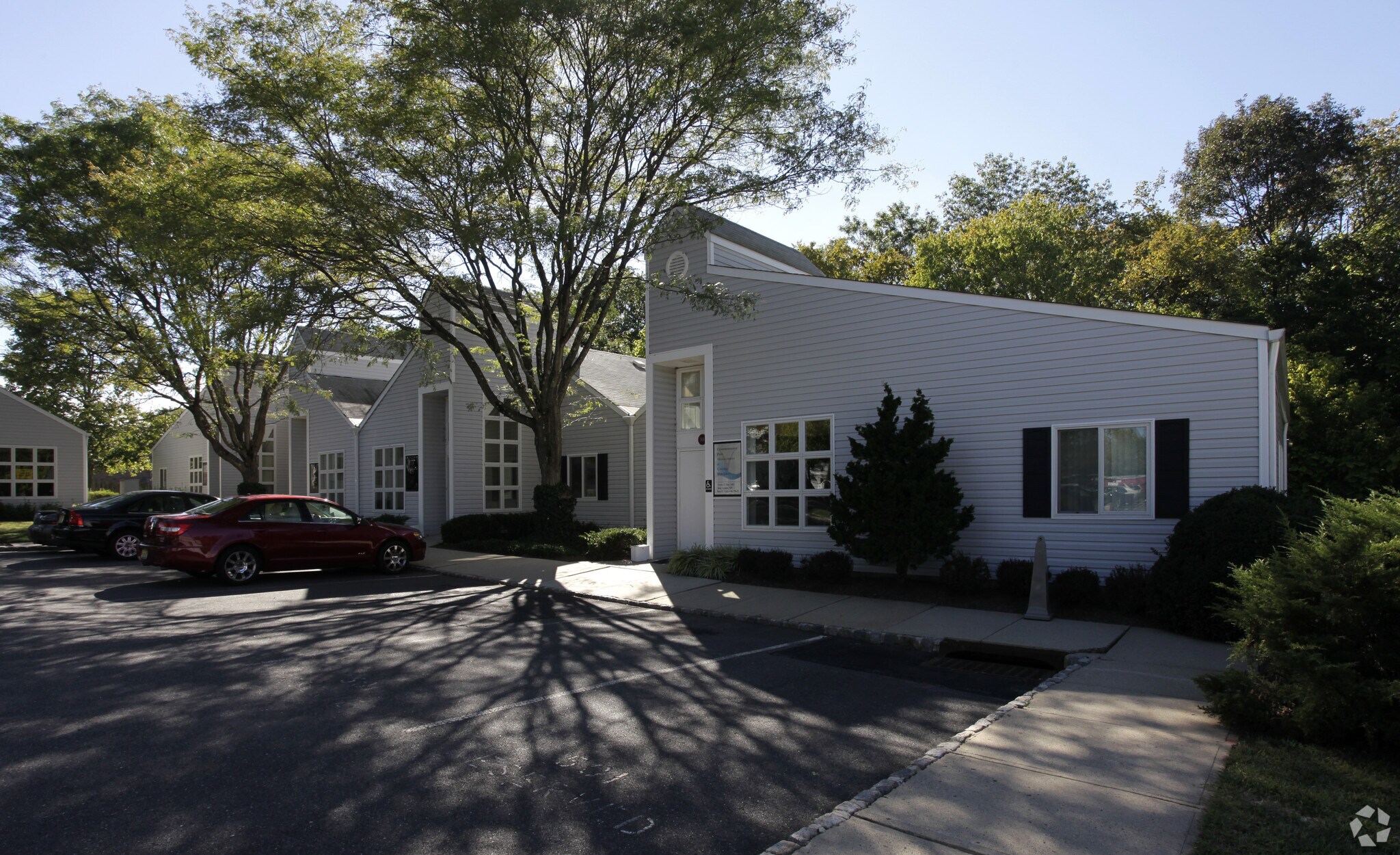 501 Omni Dr, Hillsborough, NJ à vendre Photo principale– Image 1 sur 5