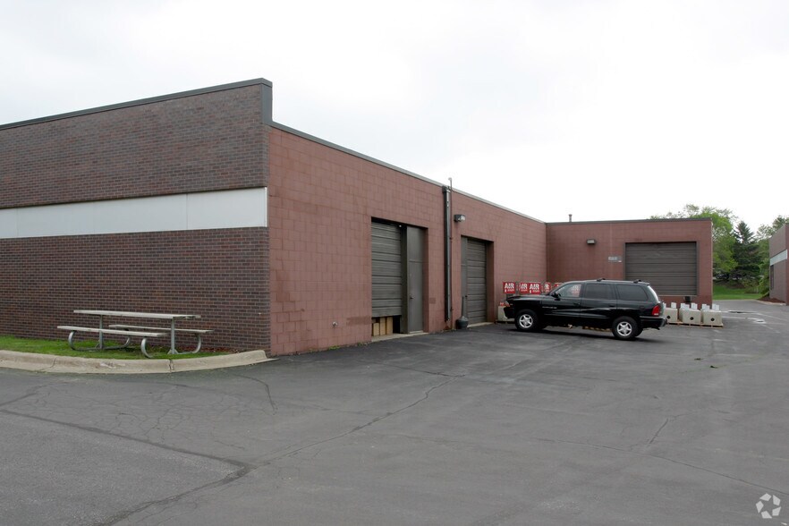1370 Mendota Heights Rd, Mendota Heights, MN à vendre - Photo de l’immeuble – Image 3 sur 18