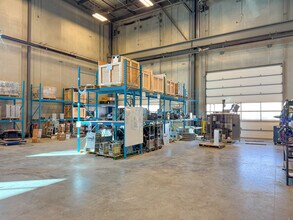 7615-7633 57th St SE, Calgary, AB à louer Photo intérieure– Image 2 sur 5