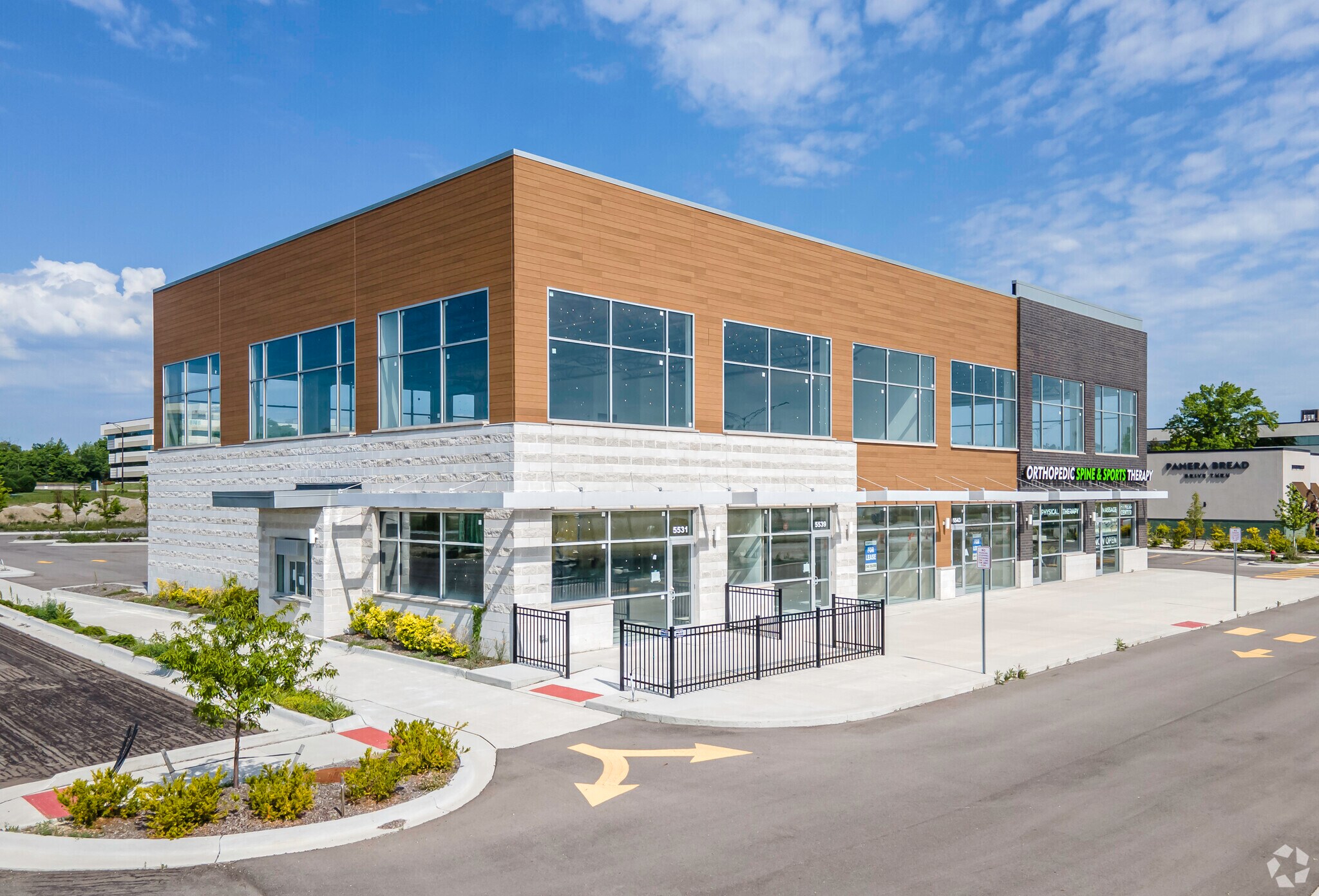 5531-5551 Crooks Rd, Troy, MI à louer Photo de l’immeuble– Image 1 sur 11