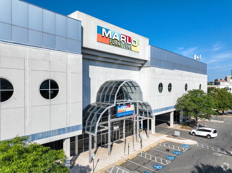 725 Rockville Pike, Rockville, MD à louer - Photo de l’immeuble – Image 3 sur 9