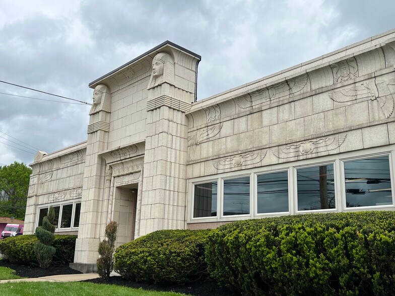 810 Noblestown Rd, Carnegie, PA à vendre - Photo de l’immeuble – Image 3 sur 18