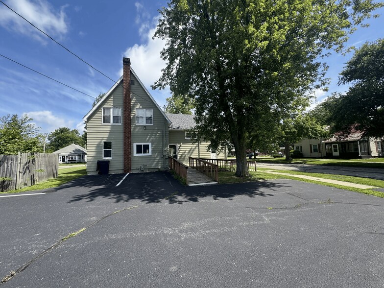 1422 E Center St, Warsaw, IN à vendre - Photo de l’immeuble – Image 2 sur 10