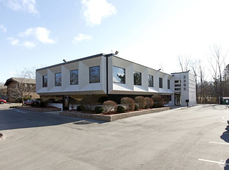 2395 S Huron Pky, Ann Arbor, MI à louer - Photo principale – Image 1 sur 3