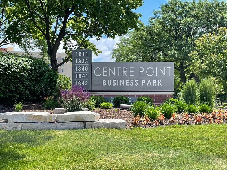 1842 Centre Point Cir, Naperville, IL à louer - Photo de l’immeuble – Image 2 sur 13