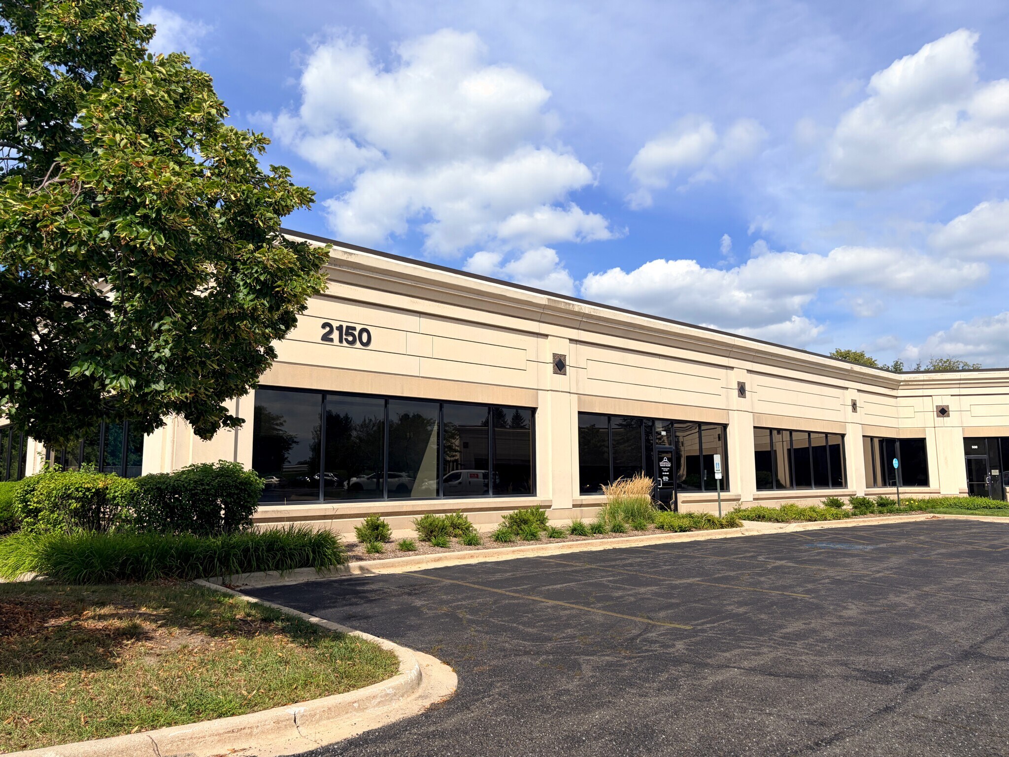 2150 Point Blvd, Elgin, IL à louer Photo de l’immeuble– Image 1 sur 5