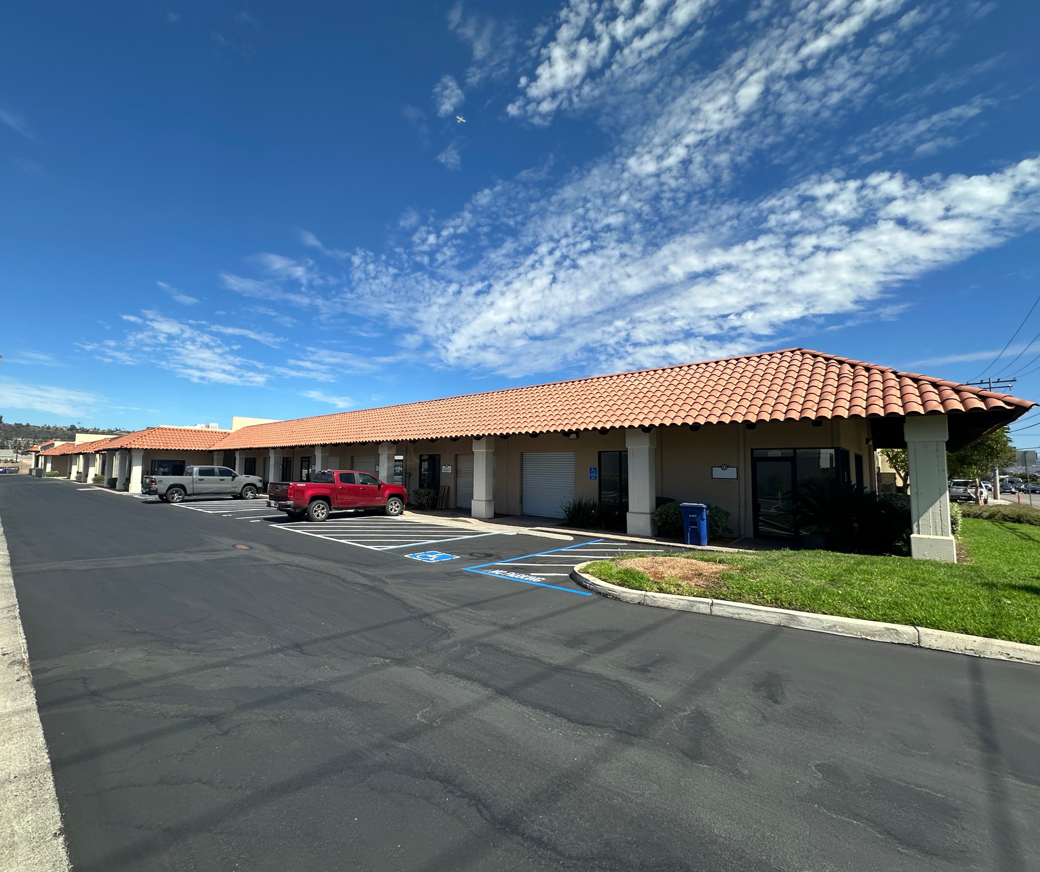 1160 Pioneer Way, El Cajon, CA à louer Photo principale– Image 1 sur 3