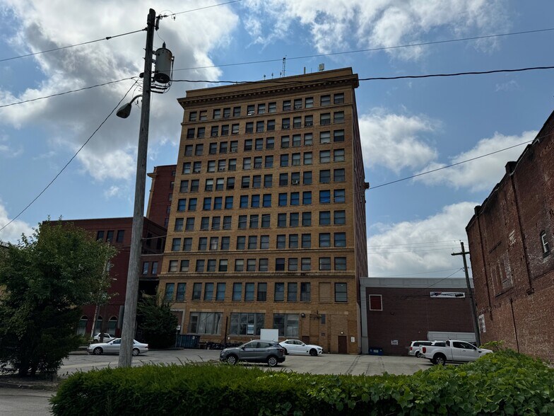 52 W Main St, Uniontown, PA à vendre - Photo de l’immeuble – Image 3 sur 42