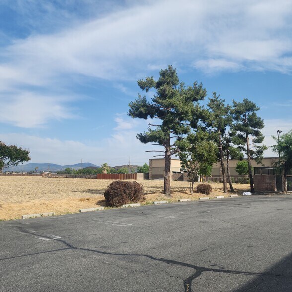 E Commonwealth Ave, San Jacinto, CA à vendre - Photo de l’immeuble – Image 1 sur 8
