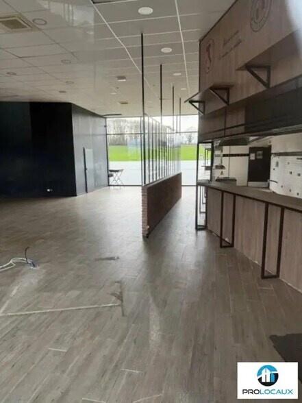 Local commercial dans Beauvais à louer - Photo de l’immeuble – Image 2 sur 7