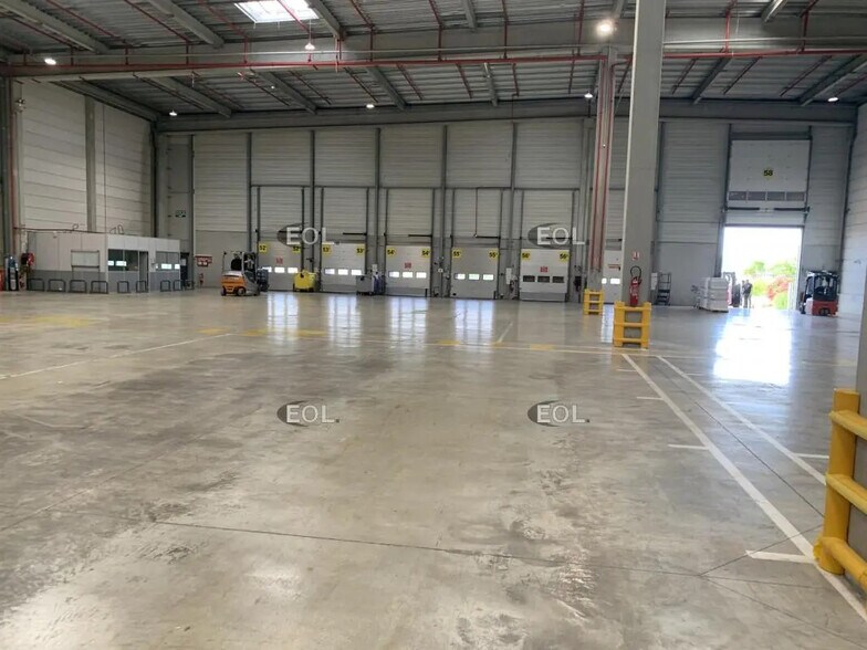 Industriel/Logistique dans Saint-Martin-de-Crau à louer - Photo intérieure – Image 3 sur 10