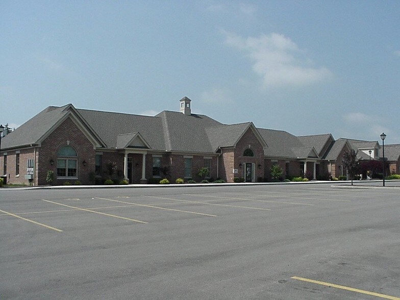821 Kentwood Dr, Youngstown, OH à louer - Photo de l’immeuble – Image 3 sur 4