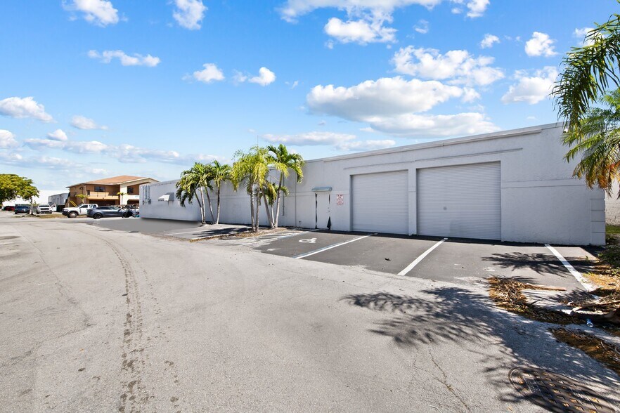 5149 Powerline Rd, Fort Lauderdale, FL à louer - Photo de l’immeuble – Image 2 sur 13