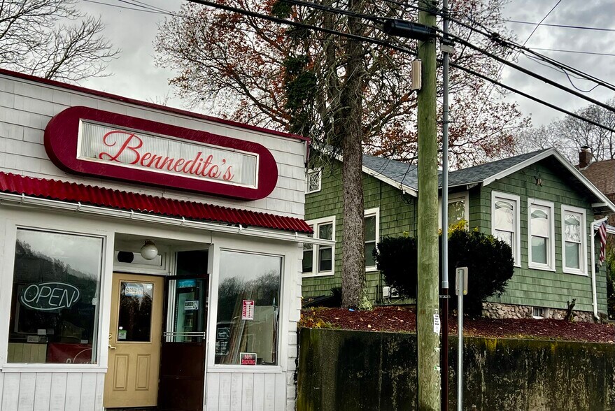 233 Poquonnock Rd, Groton, CT à vendre - Photo de l’immeuble – Image 1 sur 25