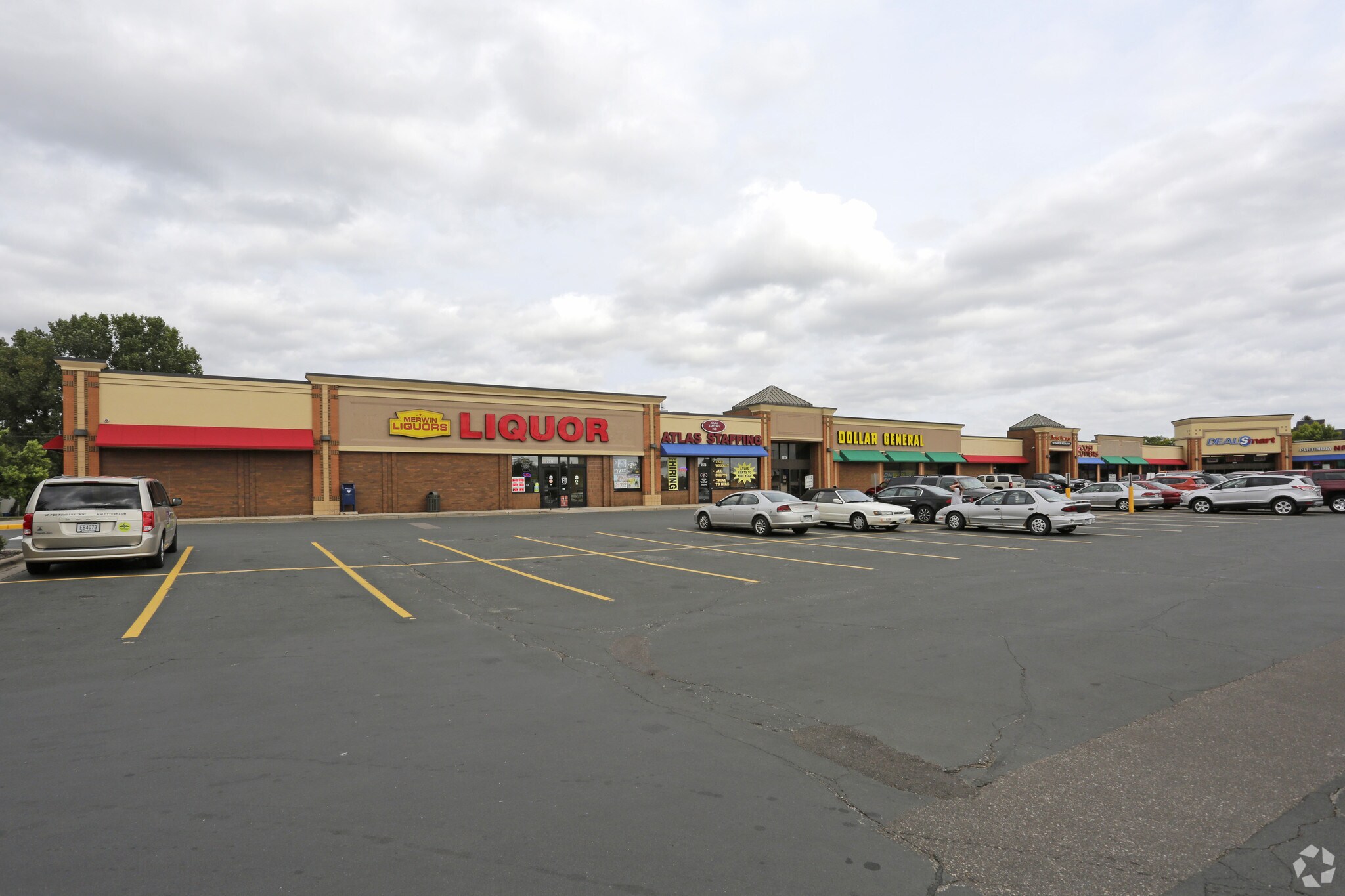 2537-2577 County Road 10 NE, Mounds View, MN à vendre Photo principale– Image 1 sur 12