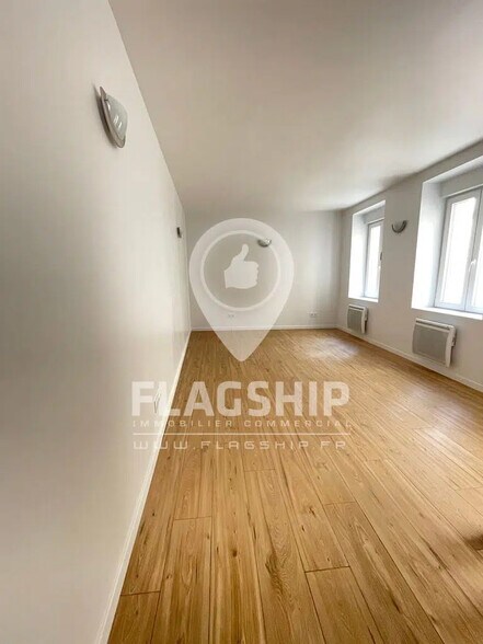 Local commercial dans Paris à vendre - Photo de l’immeuble – Image 1 sur 6