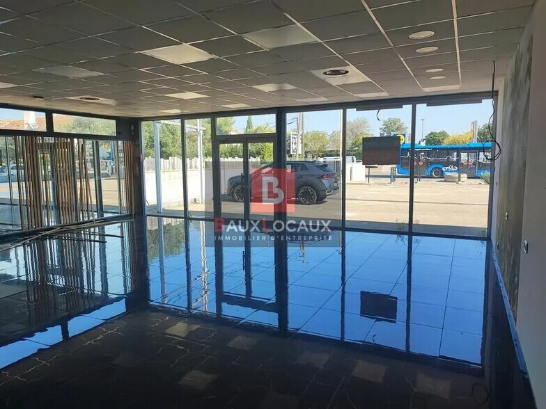 Local commercial dans Arles à louer - Photo de l’immeuble – Image 2 sur 4