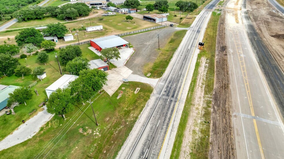 23404 NW Zac Lentz Pky, Victoria, TX à vendre - Photo principale – Image 1 sur 65