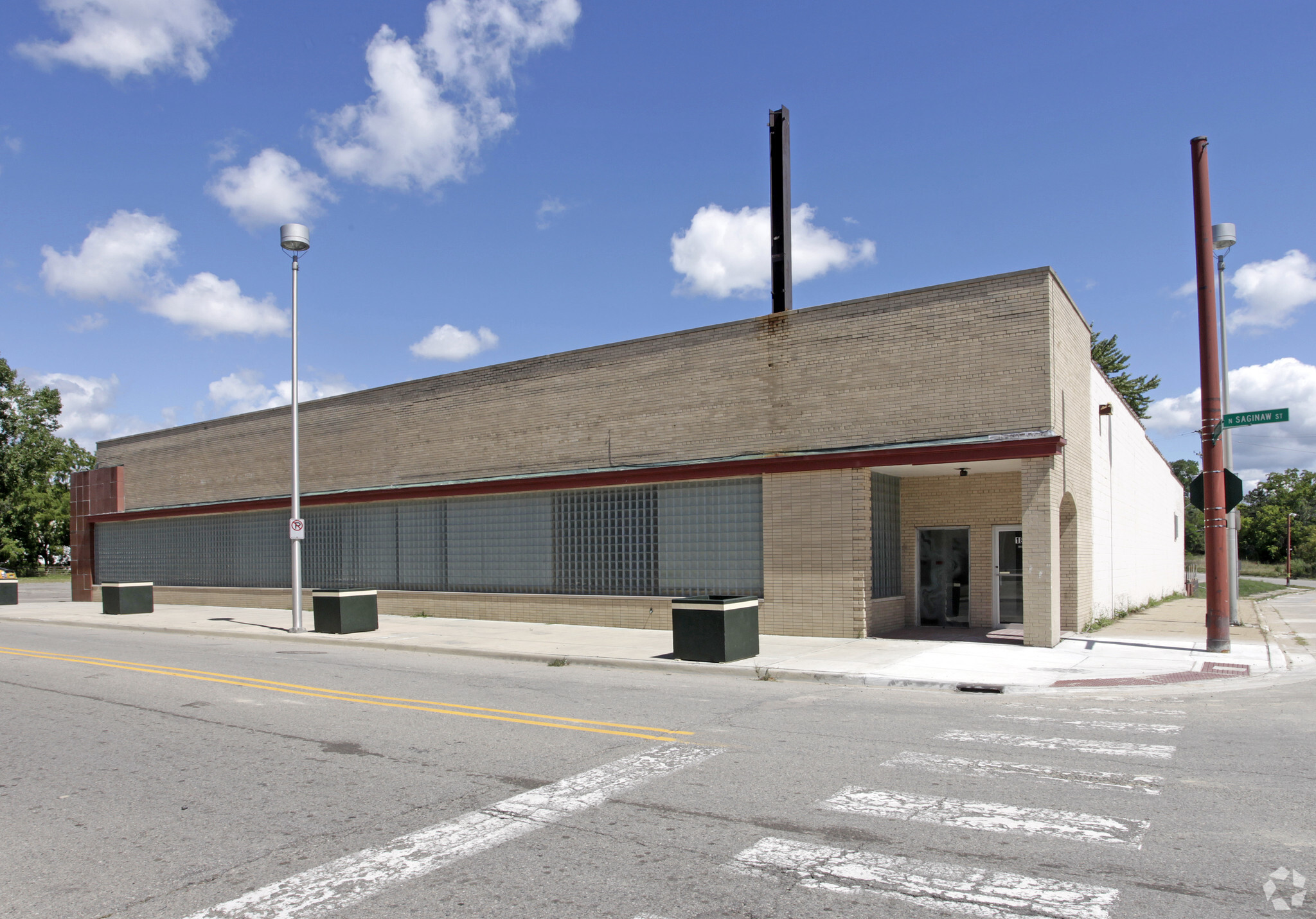 180 N Saginaw St, Pontiac, MI à louer Photo de l’immeuble– Image 1 sur 10