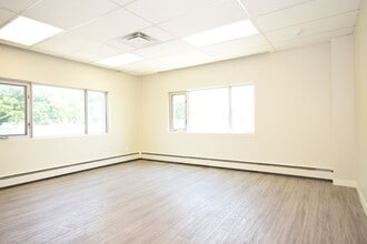 1200 Lawrence Ave E, Toronto, ON à louer Photo intérieure– Image 2 sur 3