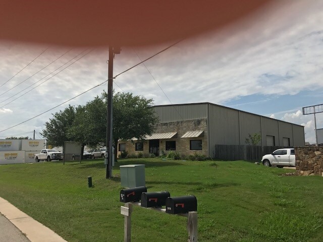 136 Trademark Dr, Buda, TX à louer - Photo de l’immeuble – Image 3 sur 10