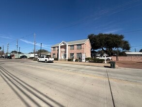 2302 45th St, Galveston, TX à louer Photo de l’immeuble– Image 1 sur 2