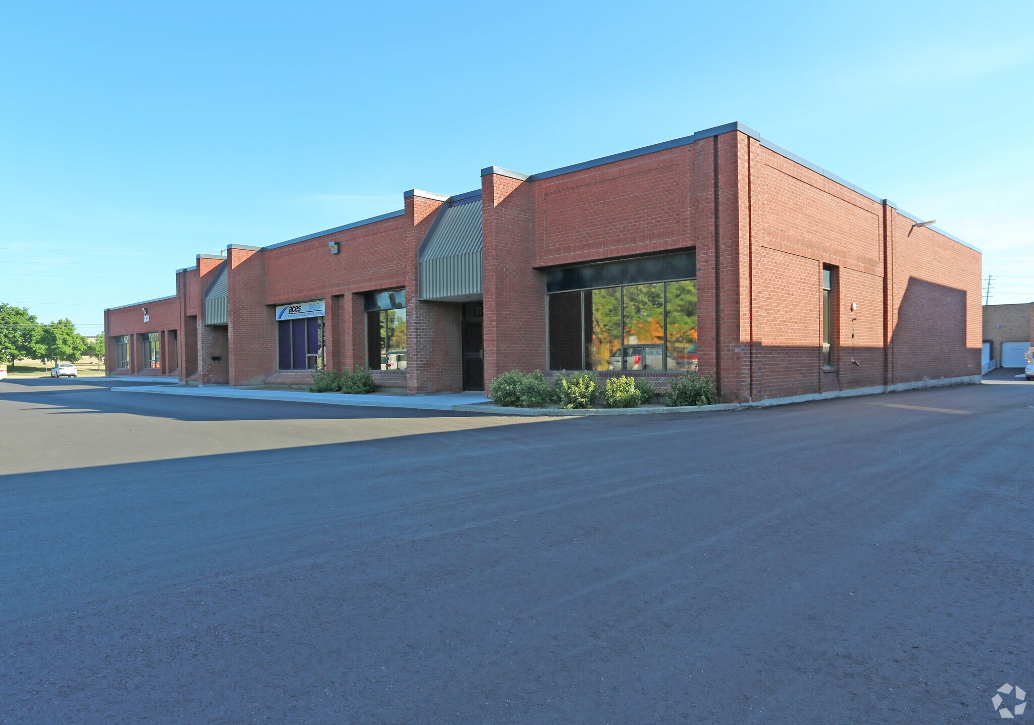 200 Wilkinson Rd, Brampton, ON à louer Photo principale– Image 1 sur 8