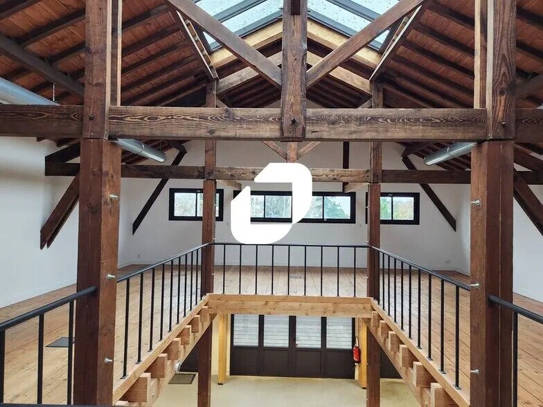 Local d’activités dans Bordeaux à louer - Photo de l’immeuble – Image 2 sur 9