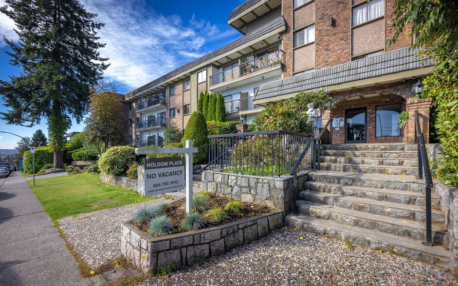 281 Holdom Ave, Burnaby, BC à vendre - Photo de l’immeuble – Image 2 sur 4