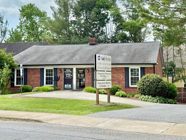 1000 Haywood Rd, Asheville, NC à louer - Photo de l’immeuble – Image 3 sur 18
