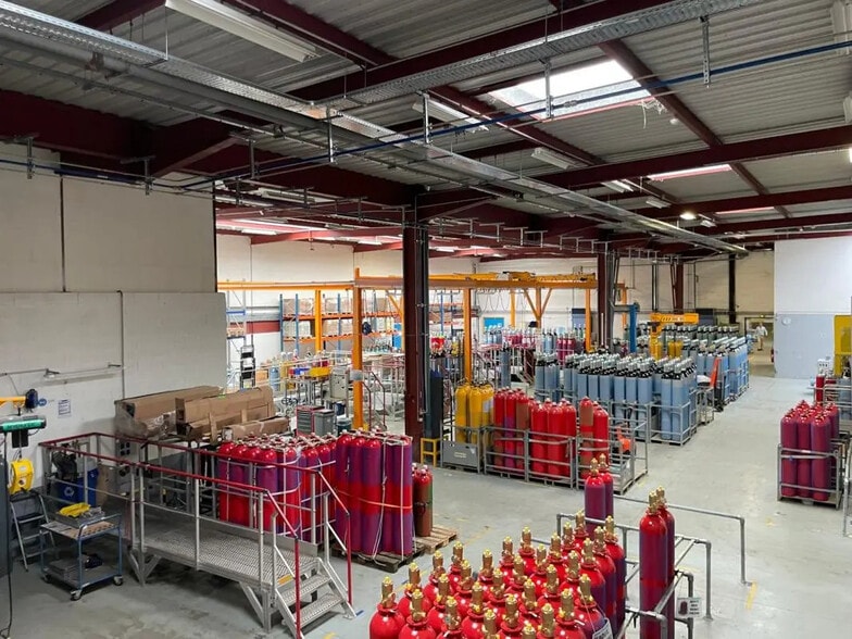 Industriel/Logistique dans Buc à vendre - Photo de l’immeuble – Image 1 sur 5