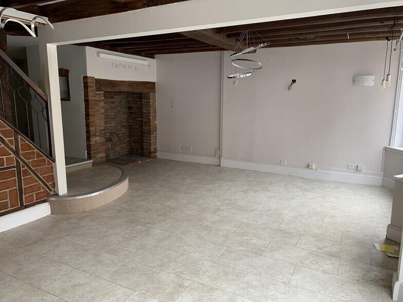 254 High St, Guildford à louer - Photo de l’immeuble – Image 2 sur 7