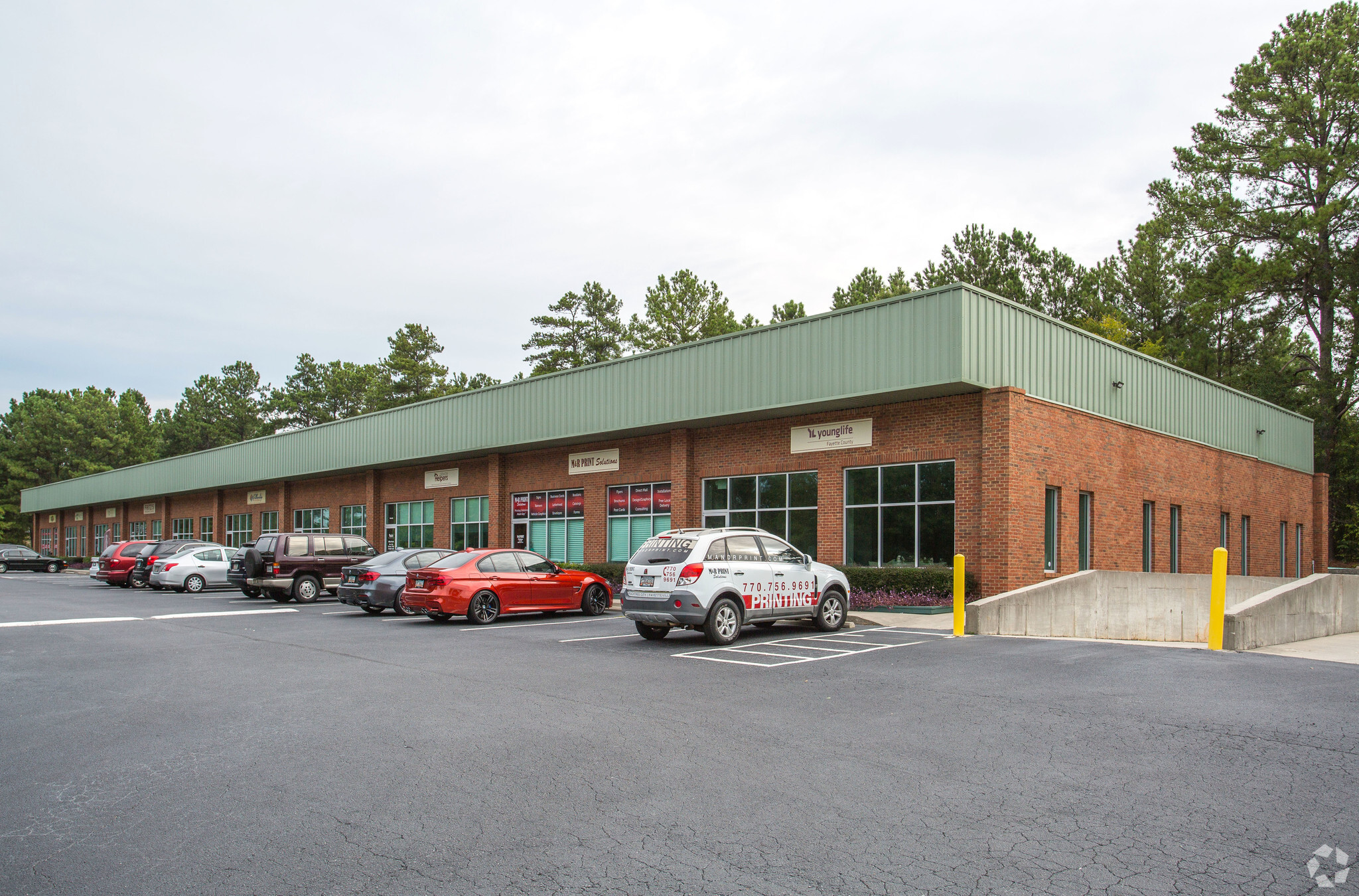 301 Kelly Dr, Peachtree City, GA à louer Photo principale– Image 1 sur 6