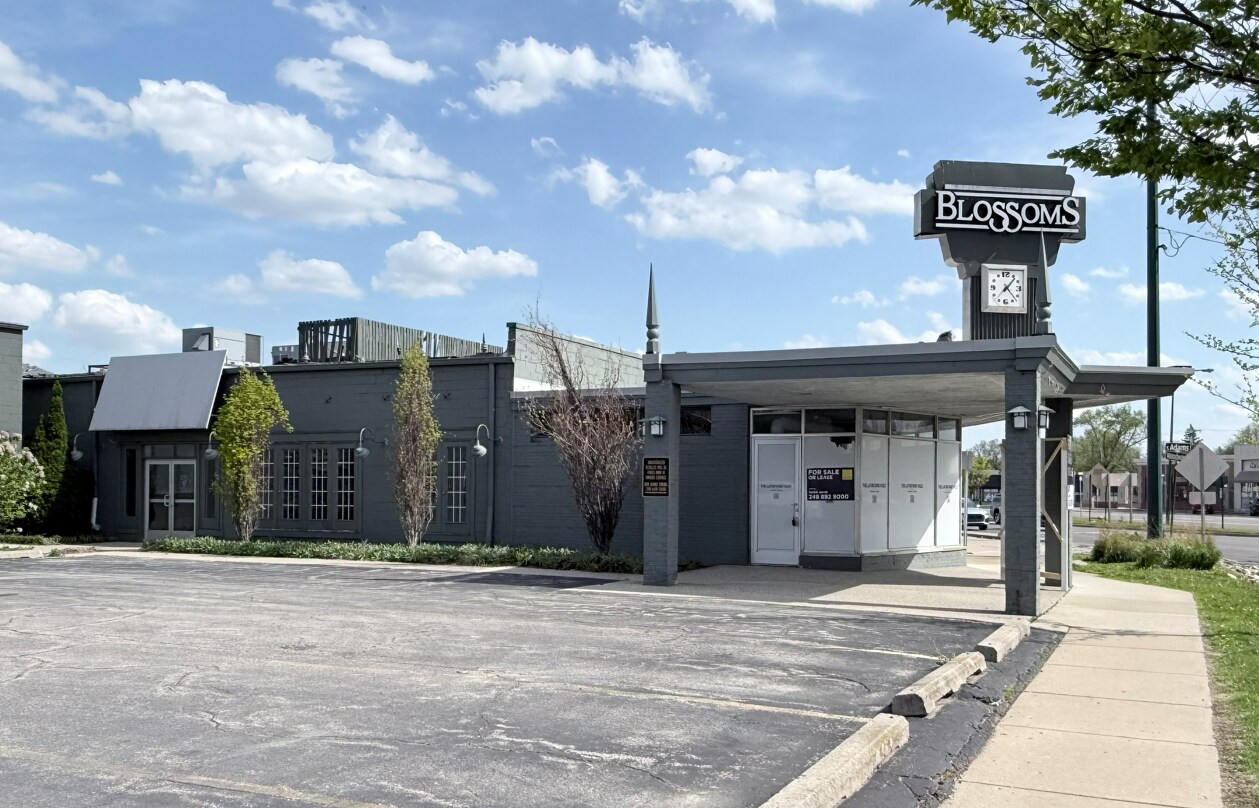 33866 Woodward Ave, Birmingham, MI à louer Photo principale– Image 1 sur 8